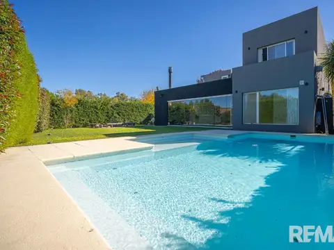 VENTA CASA 6 AMB  JARDIN Y PILETA MANZANARES CHICO
