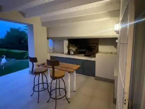 Casa en Alquiler Temporal con 2 cocheras