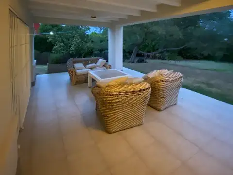 Casa 5 ambientes con 3 baños
