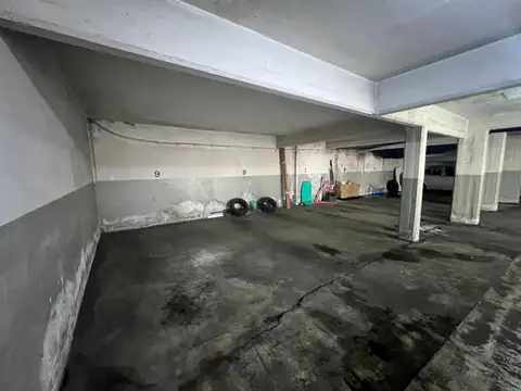Alquiler, cochera, pleno Lanúsita. Techada en subsuelo