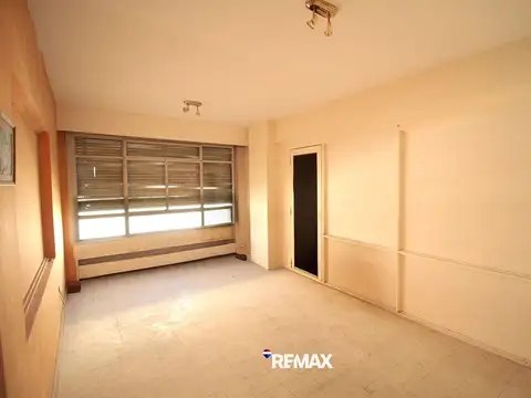 VENTA SEMIPISO DE OFICNAS 130 M2  EN PLENO CENTRO