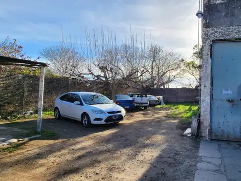 2 Galpones, 1 Local Comercial y 998m2