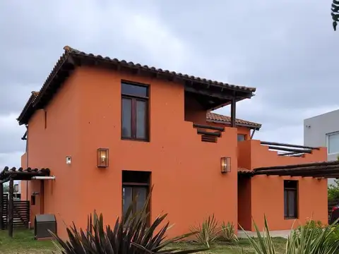 Casa en Alquiler de 3 dormitorios