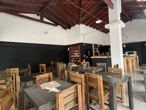 LOCAL EN ALQUILER EN ESQUINA DE CENTENARIO Y LAVALLE CON POSIBILIDAD DE REFACCION SEGUN EL RUBRO