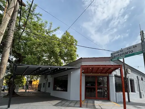 Centenario y Lavalle en esquina
