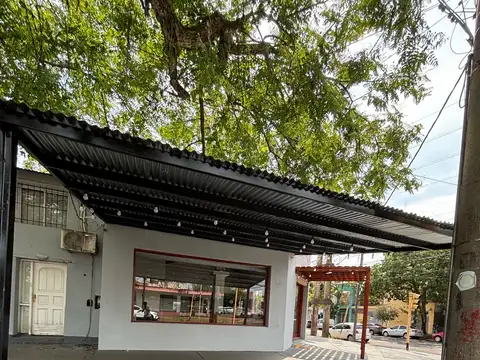 Centenario y Lavalle en esquina