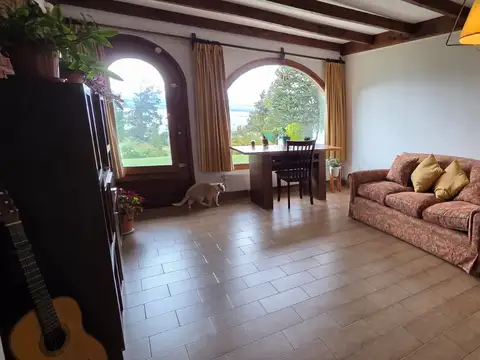 Depto Tipo Casa en Alquiler con 1 cocheras