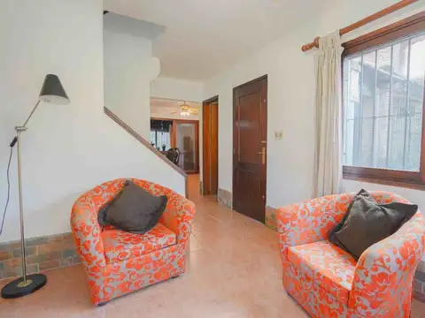 Casa en Alquiler con 1 cochera