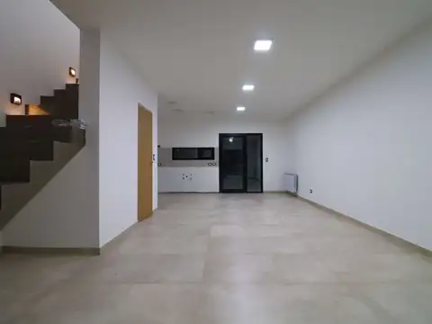 Casa 3 ambientes con 1 baño