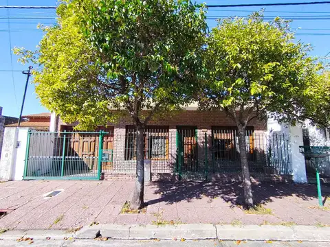 Venta Casa 4 Amb Parque Pileta Quincho en Berazategui