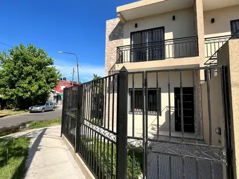 Depto Tipo Casa en Venta de 3 dormitorios