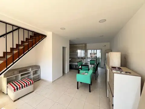 Depto Tipo Casa 4 ambientes con 2 baños