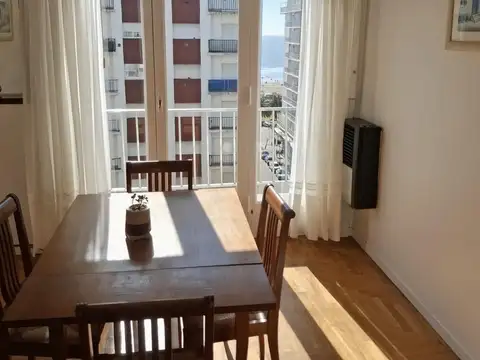 Venta un ambiente a la calle con balcon