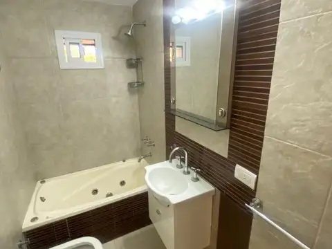 Depto Tipo Casa en Alquiler de 3 dormitorios