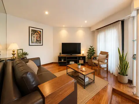 Venta duplex de tres dormitorios con balcón frente a la Plaza López. Rosario, Abasto