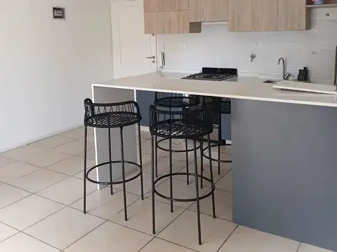 Departamento en Alquiler en Pompeya, $ 900.000