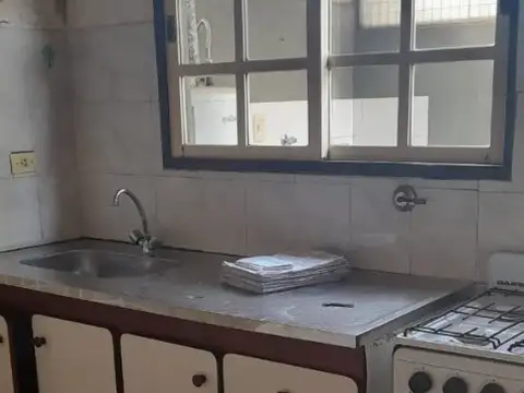 Departamento 2 ambientes, 1* piso al frente con patio