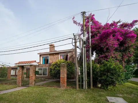 Venta  Casa en Shangrilá Sur 4 dorm, Piscina