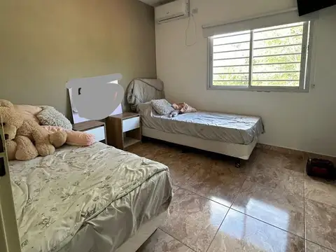 Casa en Alquiler con 1 cochera