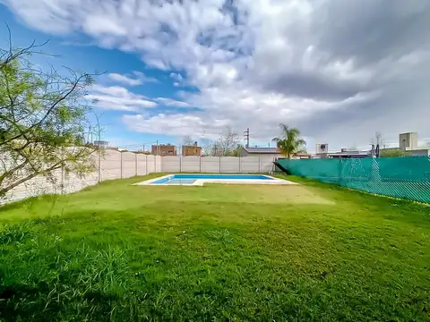 VENTA/PERMUTA: Monoambiente con amplio parque y pileta. Tierra de Sueños 3, Roldán.