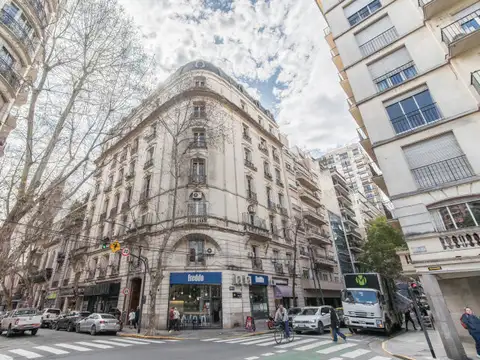 Departamento 8 ambientes con 3 baños