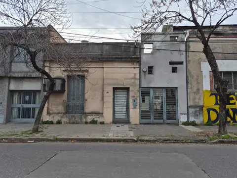 Casa dos dormitorios, garage en Barrio Arroyito