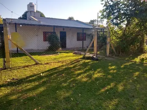 Casa en venta - 4 Dormitorios 2 Baños - Cochera - 489Mts2 - Ángel Etcheverry, La Plata