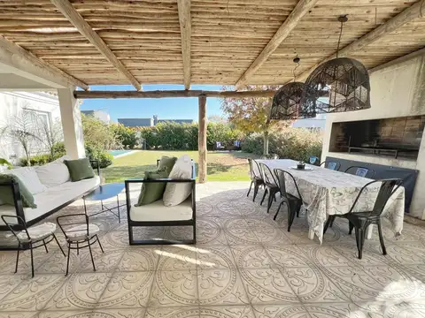 VENTA CASA 4 AMB, JARDIN, PILETA en EL CANTÓN, PUERTO. ESCOBAR, GBA NORTE