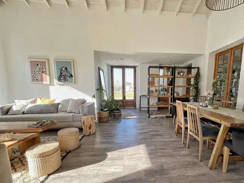 Casa en Venta con 2 cocheras