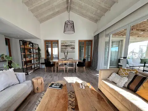 Casa 4 ambientes con 2 baños