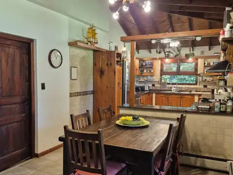 Casa 5 ambientes con 4 baños