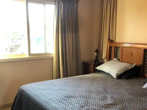 Casa en Alquiler con 3 cocheras