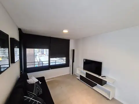 Mitre 200, Piso 8