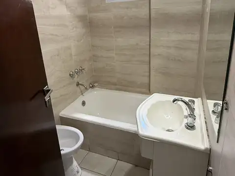 HERMOSO DPTO. CON PATIO