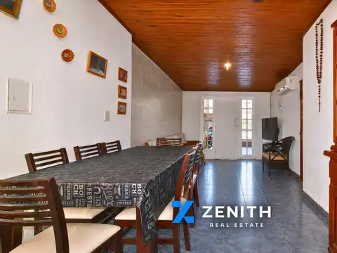 Casa 7 ambientes con 2 baños