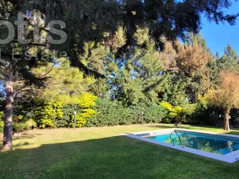 Casa en Venta con 2 cocheras
