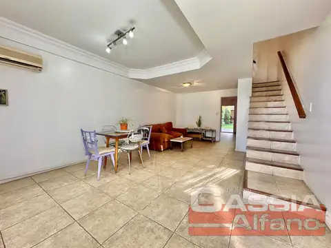 Depto Tipo Casa 4 ambientes con 2 baños