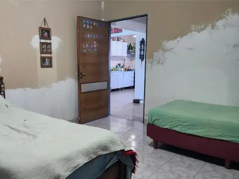 Casa de 2 Dormitorios - Lote de 10 x 40 - Los Hornos