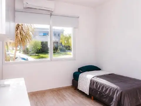 Casa en Alquiler Temporal con 4 cocheras