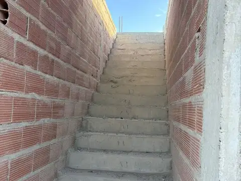 TERRENO CON MEJORA