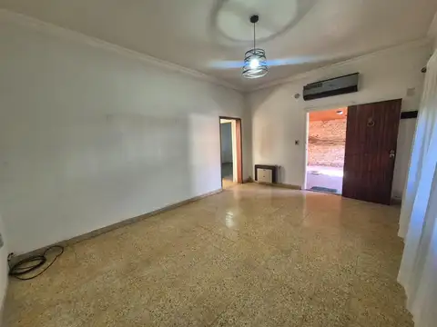 Casa en Alquiler con 2 cocheras
