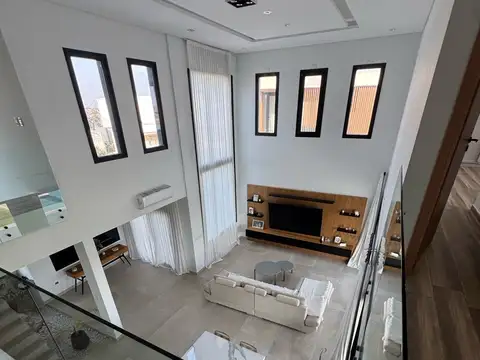 Casa en Alquiler de 4 dormitorios