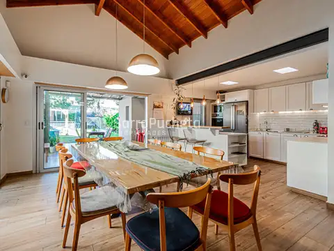 Casa 5 ambientes con 4 baños