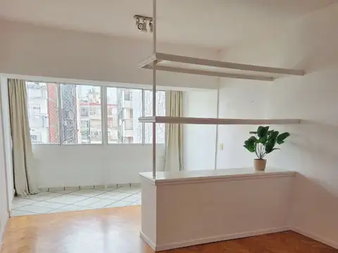 Presidente José Evaristo Uriburu 1400, Piso 7