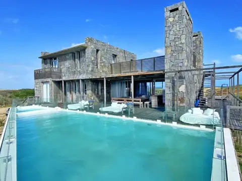 Sobre la arena, en Santa Mónica. José Ignacio. Vista al MAR. Venta Casa Maldonado, Uruguay