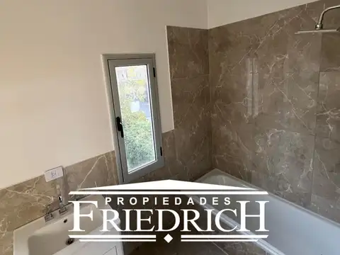 Casa en Venta con 5 cocheras