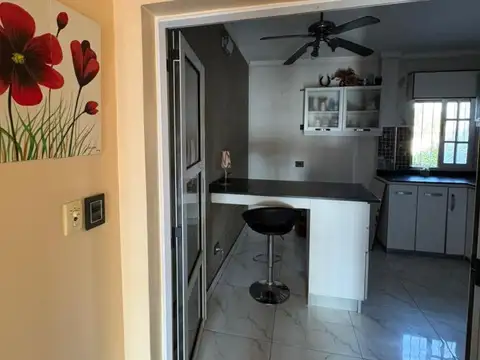 Casa en venta con local sobre avenida en Moreno