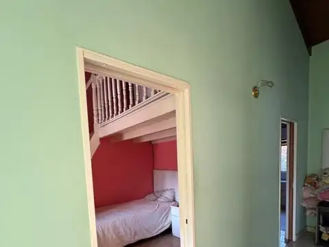 Casa 6 ambientes con 2 baños