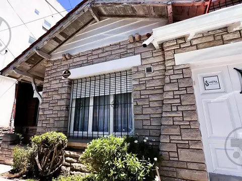 VENTA | CHALET 3 AMB CON DEPENDENCIA Y COCHERA | ZONA GUEMES |