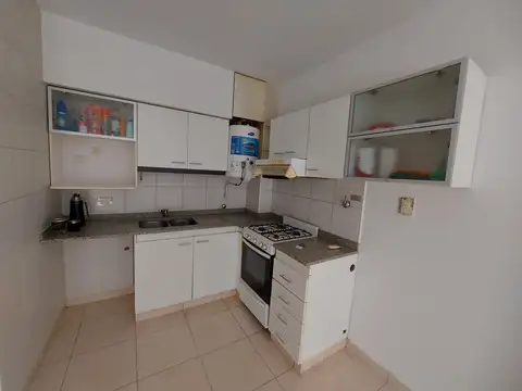 J Cubas 2800, Piso 2